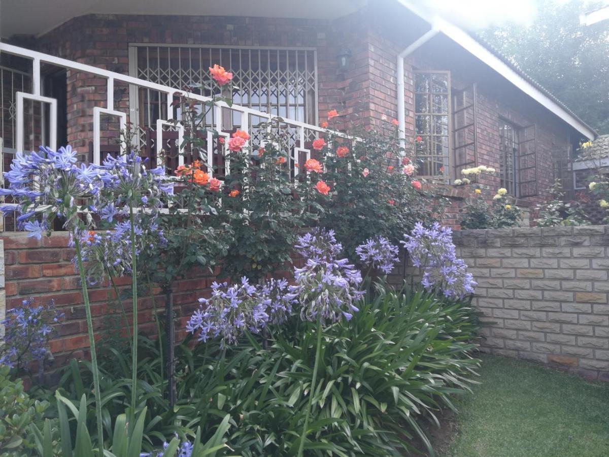 Clarens Cottages Exterior photo