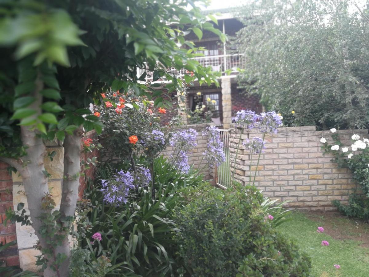 Clarens Cottages Exterior photo